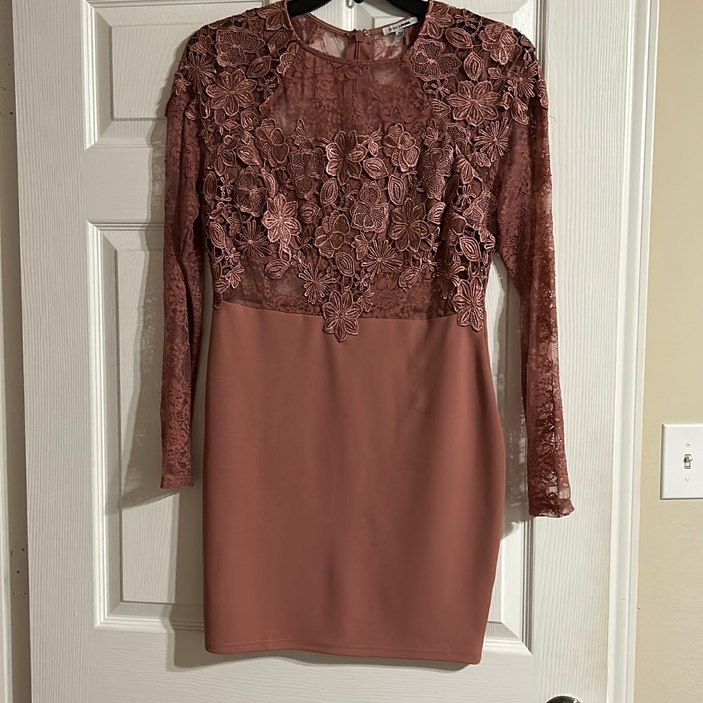 Selling a pink dress from fashionova in a XL size
